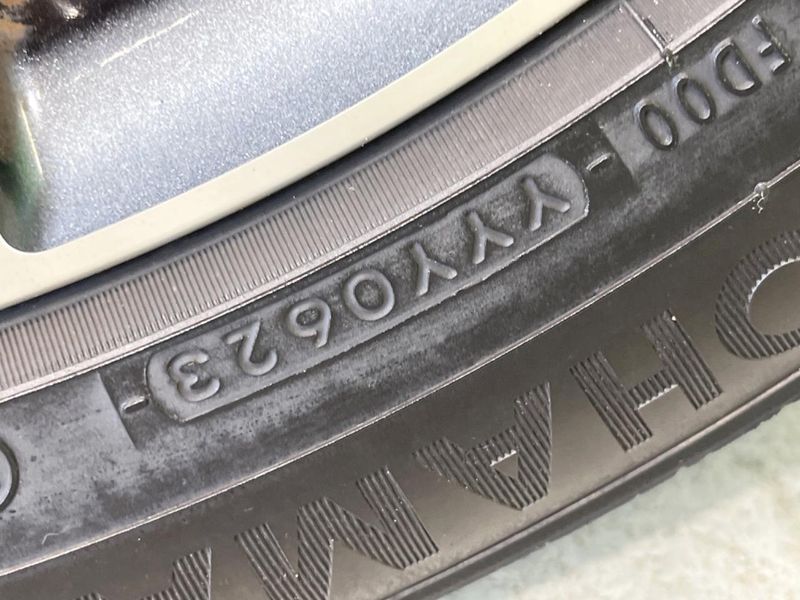 2017 Nissan Elgrand DBA-TE52 (UW-6a77f19621365)[16]