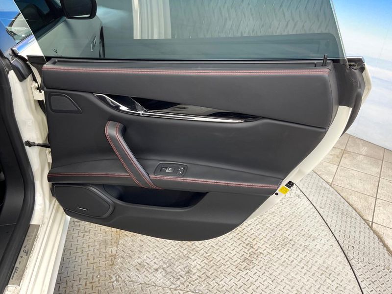 2016 Maserati Quattroporte ABA-MQP38A (UW-6a77f1dc6b13f)[20]