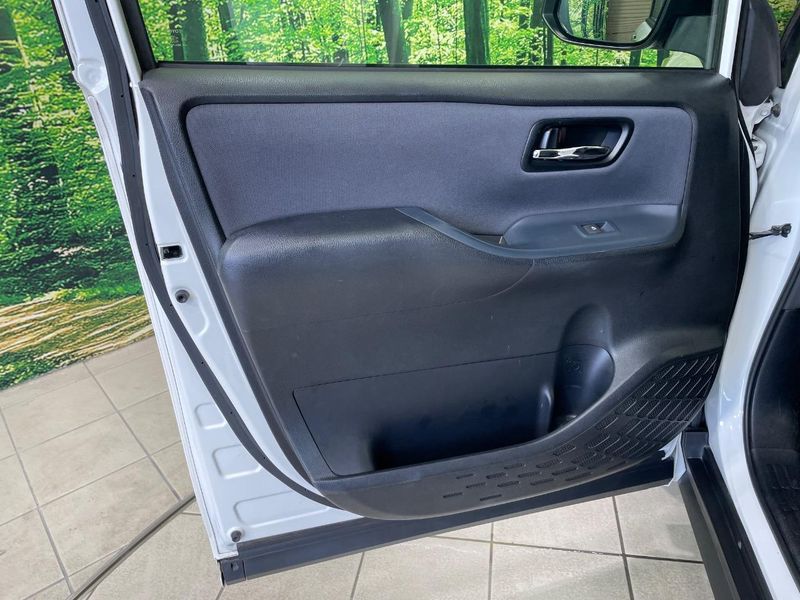 2014 Toyota Voxy DBA-ZRR80W (UW-6a77f1eb48bd6)[20]