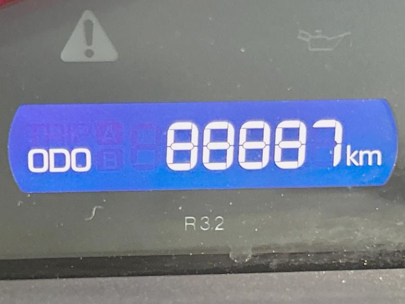 2015 Toyota Voxy DBA-ZRR80W (UW-6a77f1ebec392)[2]
