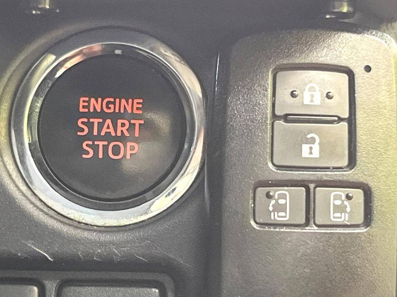 2015 Toyota Voxy DBA-ZRR80W (UW-6a77f1ec9aa81)[15]