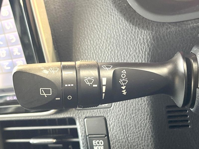 2015 Toyota Voxy DBA-ZRR80W (UW-6a77f1ec9aa81)[26]