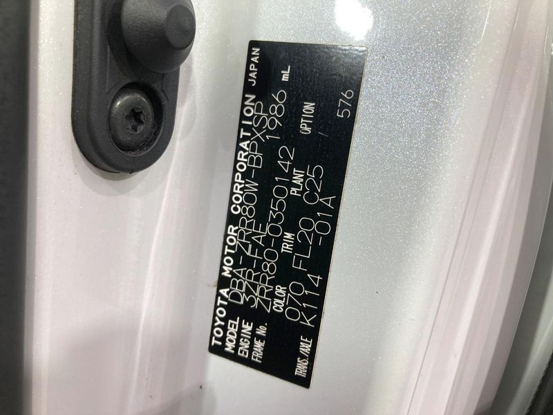 2017 Toyota Voxy DBA-ZRR80W (UW-6a77f1f12740f)[1]