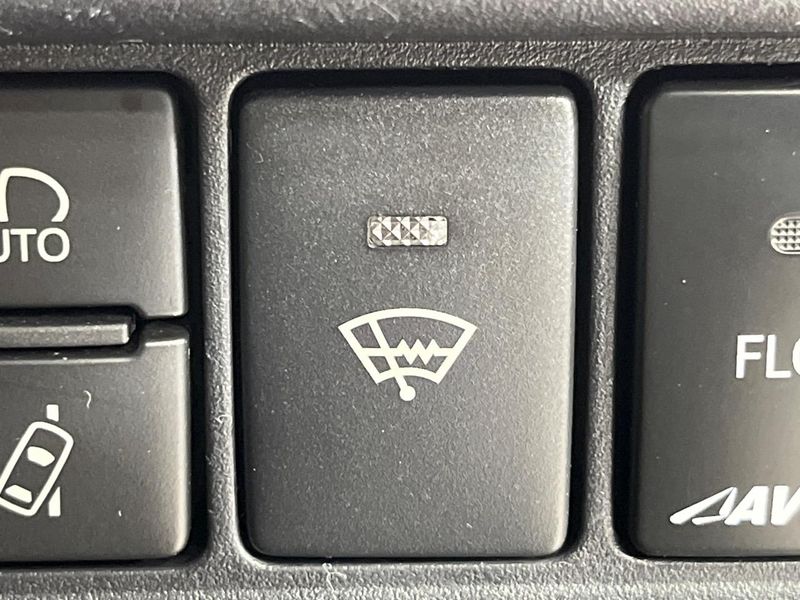 2018 Toyota Noah DBA-ZRR85W (UW-6a77f1fe64ad7)[19]