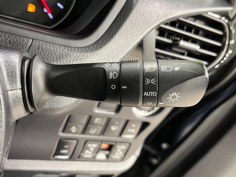 2018 Toyota Noah DBA-ZRR85W (UW-6a77f1fe64ad7)[29]