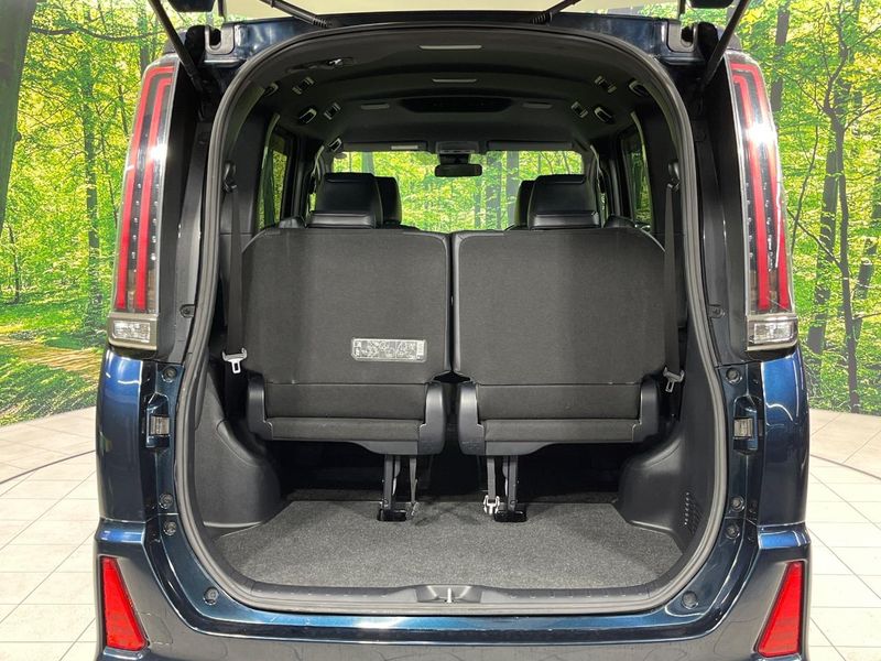 2018 Toyota Noah DBA-ZRR85W (UW-6a77f1fe64ad7)[4]