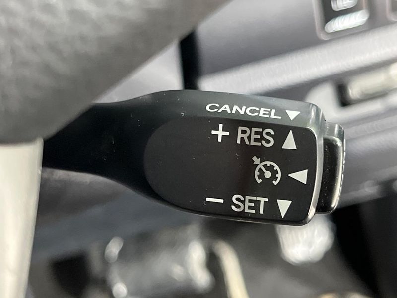 2018 Toyota Noah DBA-ZRR85W (UW-6a77f1fe64ad7)[26]
