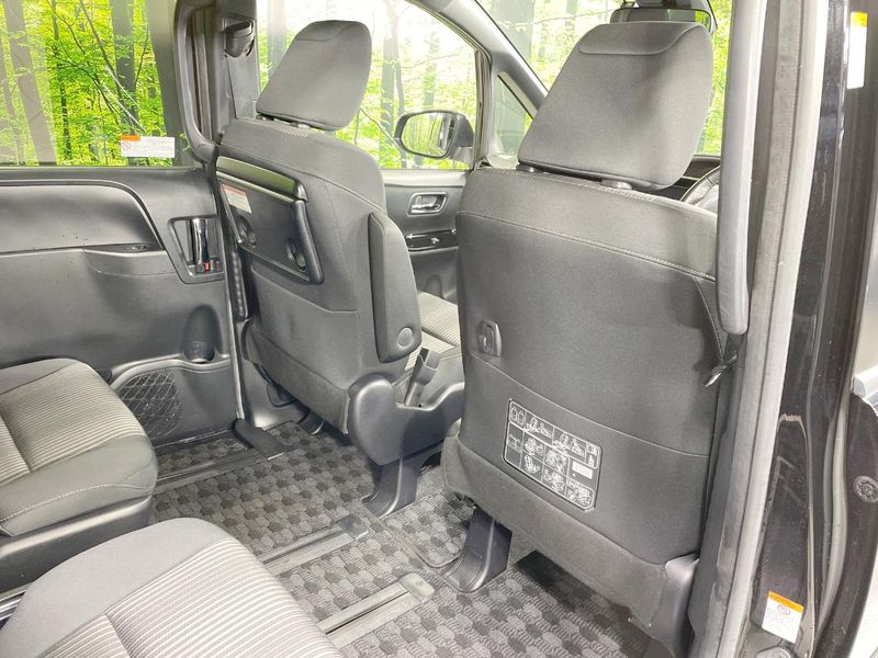 2018 Toyota Voxy DBA-ZRR85W (UW-6a77f1fe9bbb0)[29]