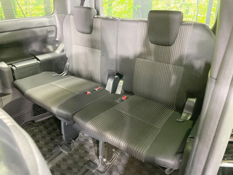 2018 Toyota Voxy DBA-ZRR85W (UW-6a77f1fe9bbb0)[27]