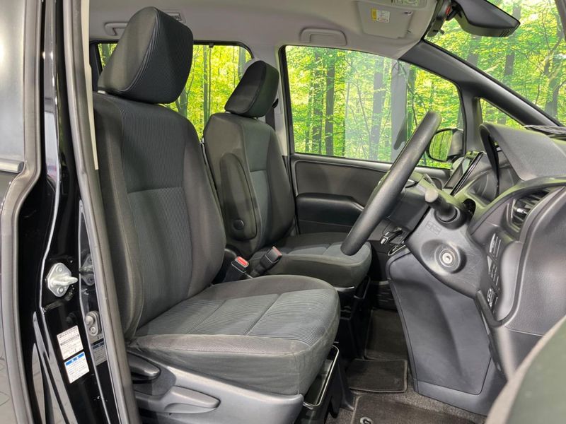2019 Toyota Voxy DBA-ZRR85G (UW-6a77f1fec00ed)[10]