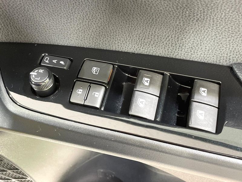 2016 Toyota Prius DAA-ZVW51 (UW-6a77f21e8974b)[29]