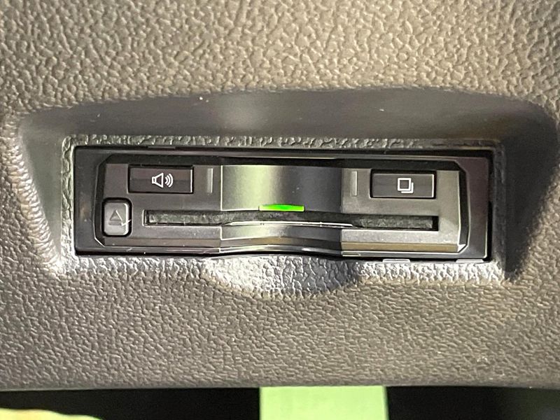 2016 Toyota Prius DAA-ZVW51 (UW-6a77f21e8974b)[26]
