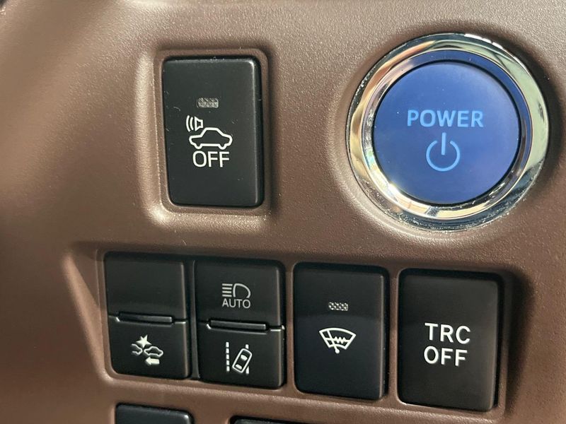 2018 Toyota Esquire DAA-ZWR80G (UW-6a77f231827fb)[27]