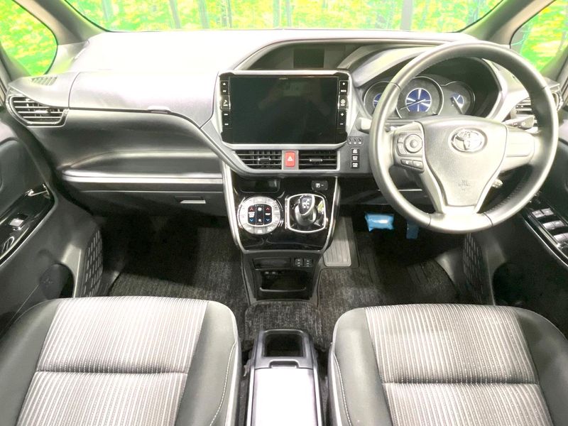 2018 Toyota Voxy DAA-ZWR80W (UW-6a77f2318afb2)[28]