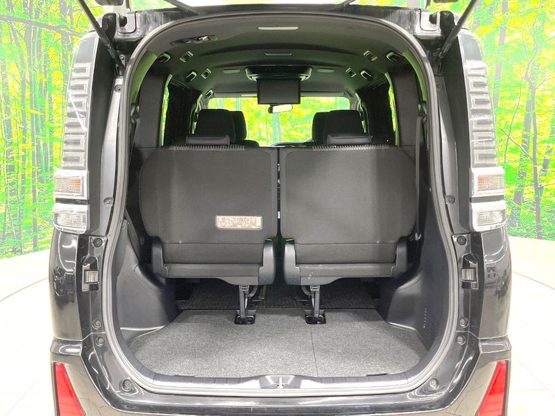 2018 Toyota Voxy DAA-ZWR80W (UW-6a77f2318afb2)[23]