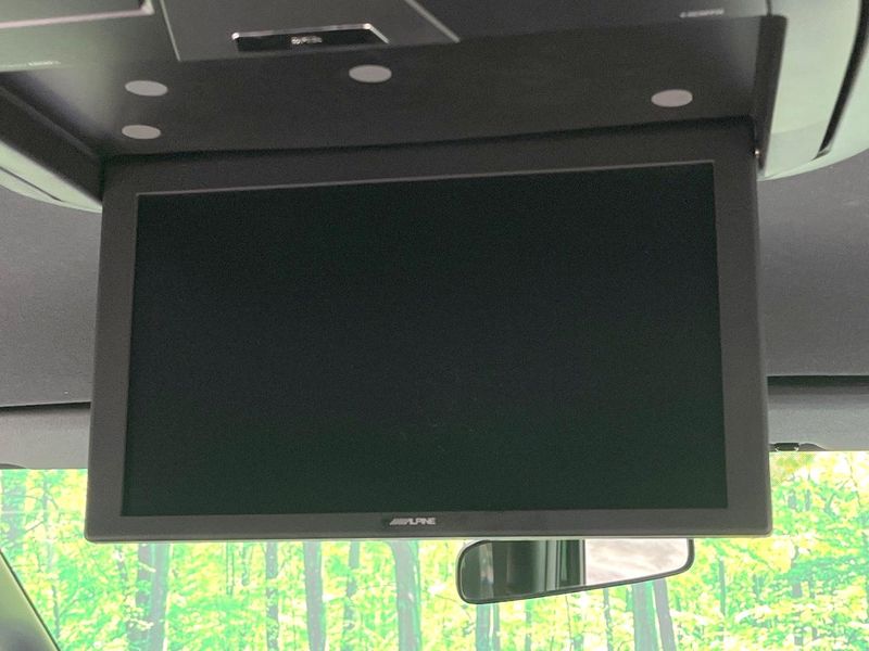 2018 Toyota Voxy DAA-ZWR80W (UW-6a77f2318afb2)[27]
