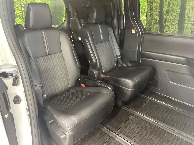 2023 Toyota Noah 6AA-ZWR90W (UW-6a77f23cc88ac)[28]