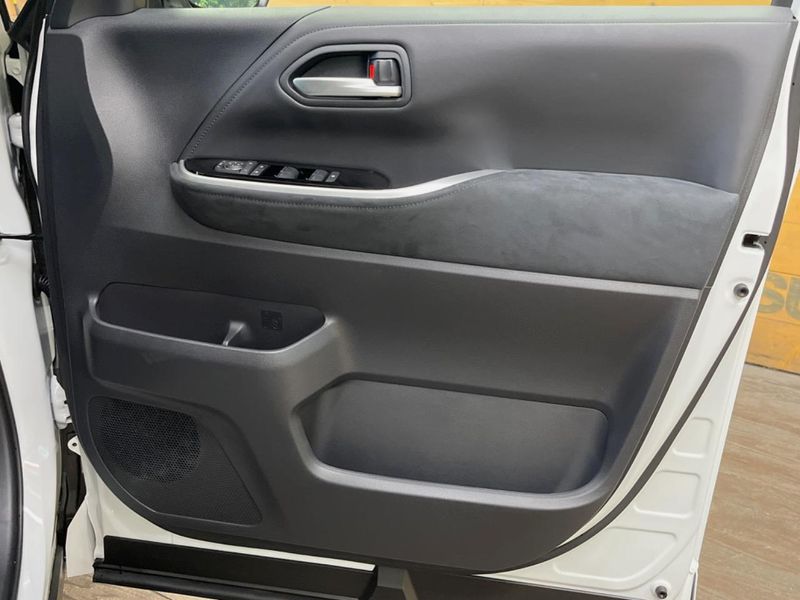2026 Toyota Voxy 6AA-ZWR90W (UW-6a77f2441b65f)[18]