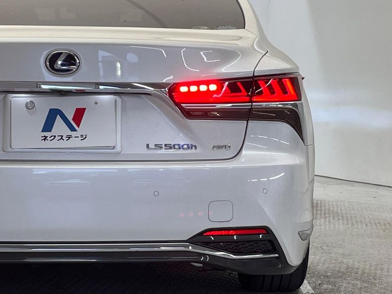 2018 Lexus LS DAA-GVF55 (UW-6a79409c8dd8d)[17]