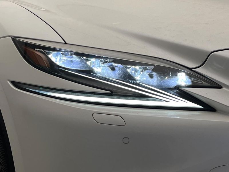 2018 Lexus LS DAA-GVF55 (UW-6a79409c8dd8d)[12]