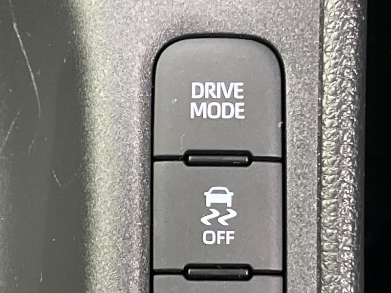 2020 Toyota Yaris 5BA-MXPA10 (UW-6a79423725396)[16]
