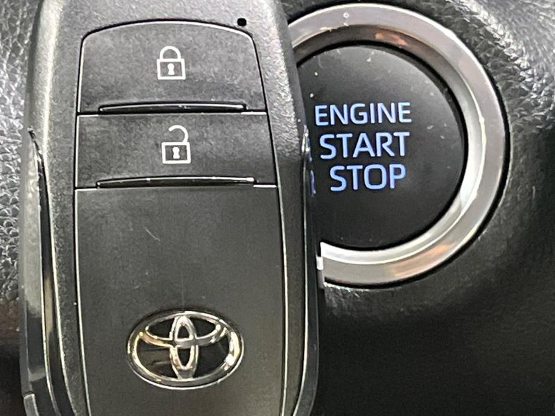 2020 Toyota Yaris 5BA-MXPA10 (UW-6a79423725396)[22]