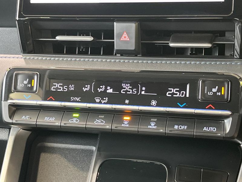 2023 Toyota Voxy 6BA-MZRA90W (UW-6a79427ec60ee)[12]