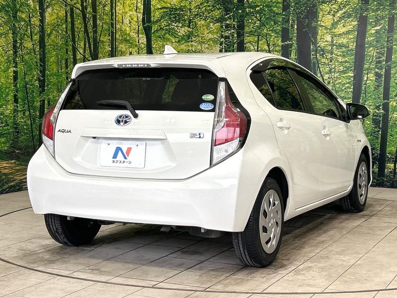 2016 Toyota Aqua DAA-NHP10 (UW-6a7942896632d)[9]