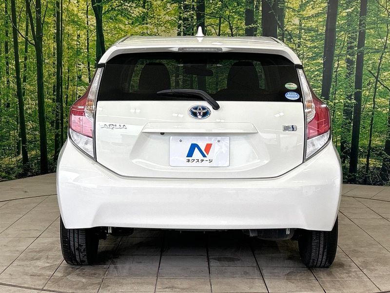 2016 Toyota Aqua DAA-NHP10 (UW-6a7942896632d)[8]