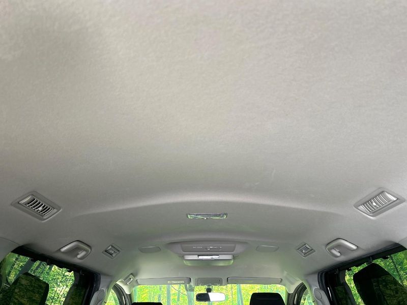2015 Toyota Voxy DBA-ZRR80W (UW-6a79434634441)[25]