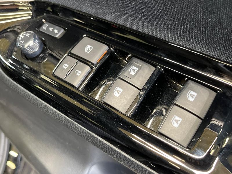 2019 Toyota Voxy DBA-ZRR80W (UW-6a79434dd4d49)[20]