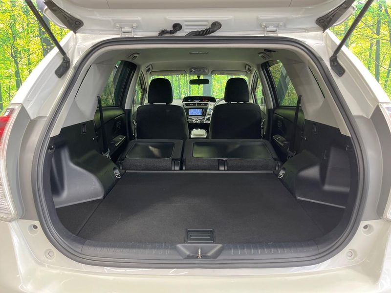 2014 Toyota Prius α DAA-ZVW41W (UW-6a79436cba742)[29]