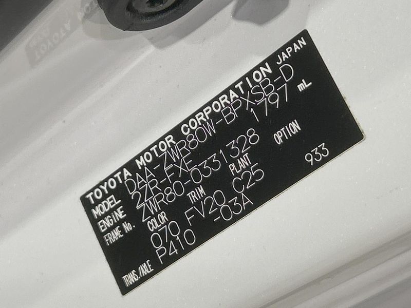 2018 Toyota Voxy DAA-ZWR80W (UW-6a794387dd86a)[1]