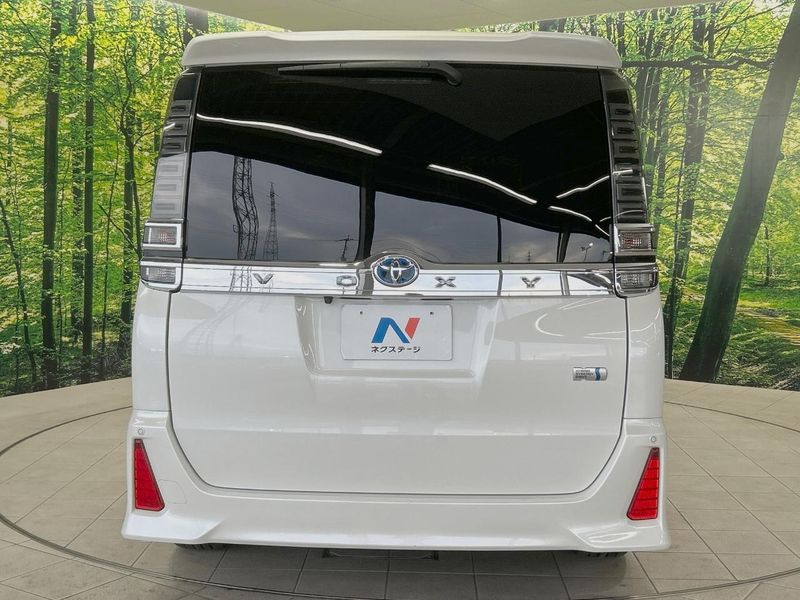 2018 Toyota Voxy DAA-ZWR80W (UW-6a794387dd86a)[28]