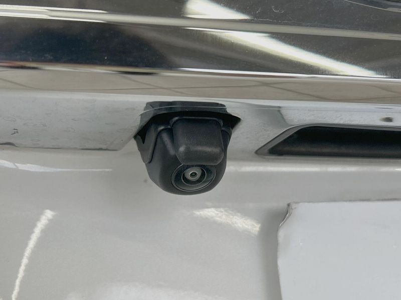 2018 Toyota Voxy DAA-ZWR80W (UW-6a794387dd86a)[10]
