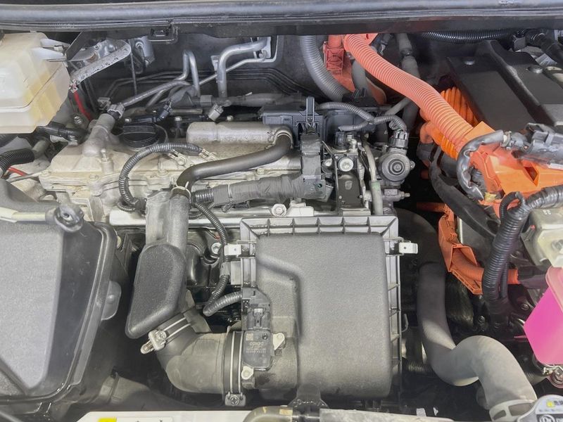 2018 Toyota Voxy DAA-ZWR80W (UW-6a794387dd86a)[6]