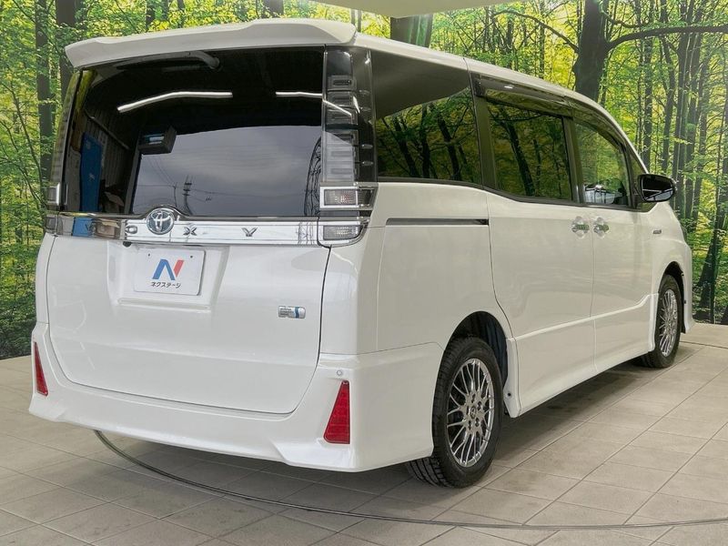 2018 Toyota Voxy DAA-ZWR80W (UW-6a794387dd86a)[29]