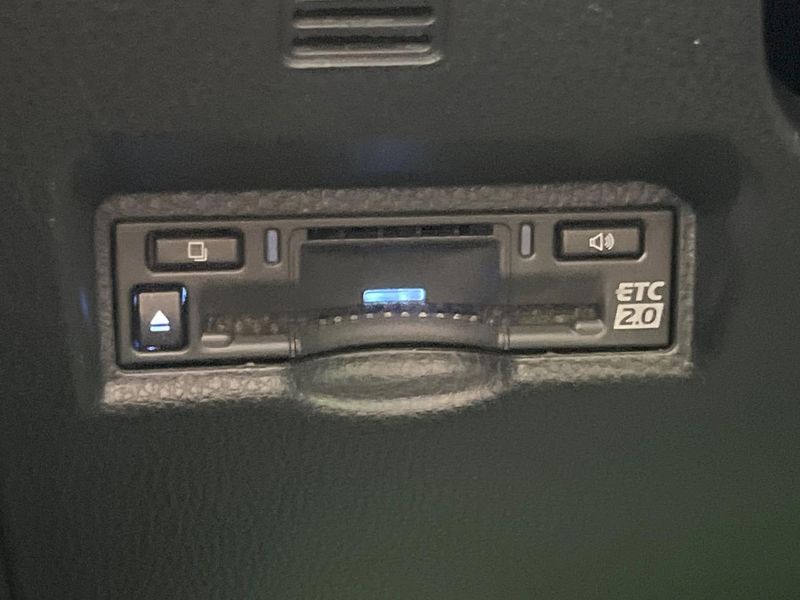 2022 Toyota Voxy 6AA-ZWR90W (UW-6a79438ddf596)[23]