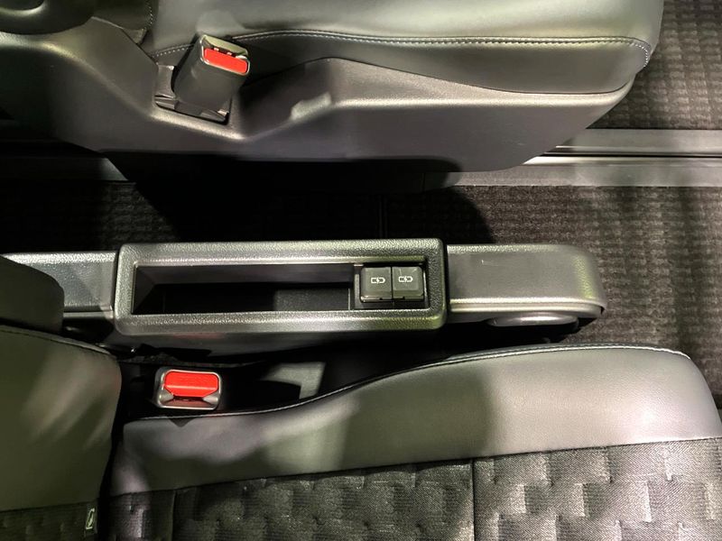 2025 Toyota Voxy 6AA-ZWR90W (UW-6a79439cca6e6)[19]