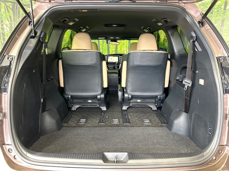 2017 Toyota Estima Hybrid DAA-AHR20W (UW-6a7a9138d4042)[26]