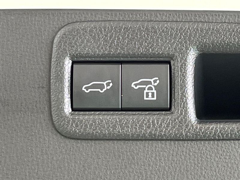 2022 Toyota Harrier Hybrid 6AA-AXUH80 (UW-6a7a91501cc16)[12]
