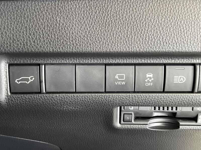 2022 Toyota Harrier Hybrid 6AA-AXUH80 (UW-6a7a91501cc16)[24]