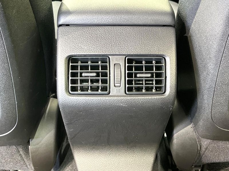 2013 Subaru Legacy B4 DBA-BMM (UW-6a7a91a0bfb60)[26]
