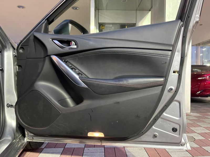 2014 Mazda Atenza Sedan LDA-GJ2FP (UW-6a7a91ff28a6a)[27]