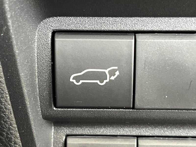 2025 Toyota Yaris Cross 5BA-MXPB10 (UW-6a7a93c87c9bc)[22]