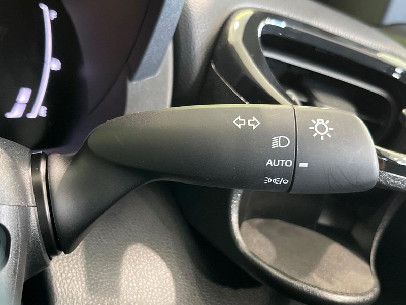 2025 Toyota Yaris Cross 5BA-MXPB10 (UW-6a7a93c87c9bc)[16]