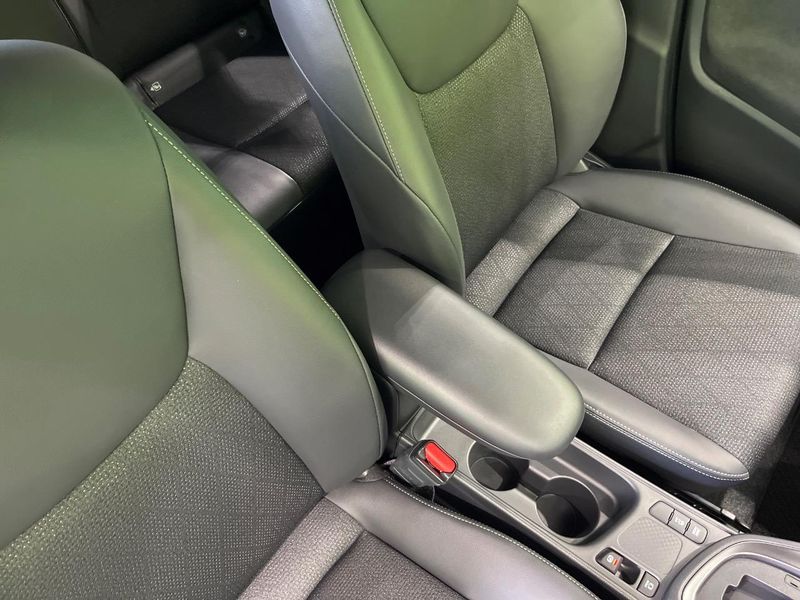 2025 Toyota Yaris Cross 5BA-MXPB10 (UW-6a7a93c87c9bc)[27]