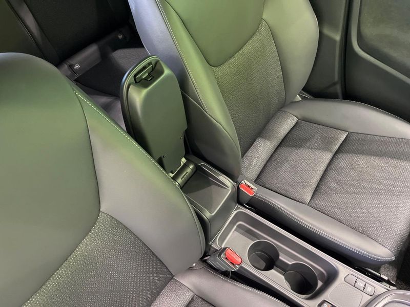 2025 Toyota Yaris Cross 5BA-MXPB10 (UW-6a7a93c87c9bc)[26]