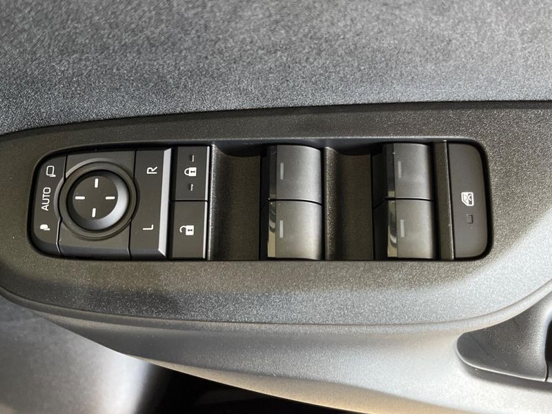 2025 Toyota Yaris Cross 5BA-MXPB10 (UW-6a7a93c87c9bc)[29]