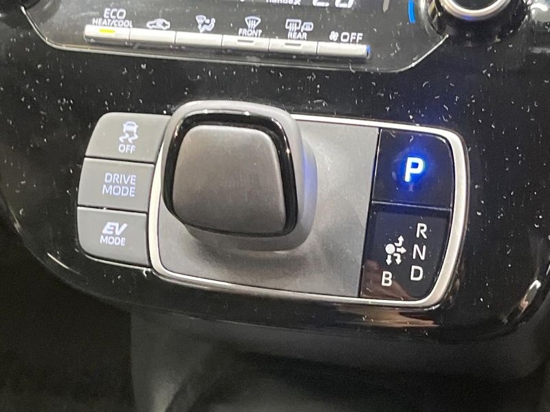 2022 Toyota Aqua 6AA-MXPK11 (UW-6a7a93df88ca4)[24]